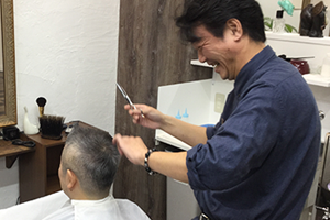 Staff 吹田市 千里丘駅近くのメンズカット理容室 ヘアーサロン Barbershop Hiro バーバーショップヒロ